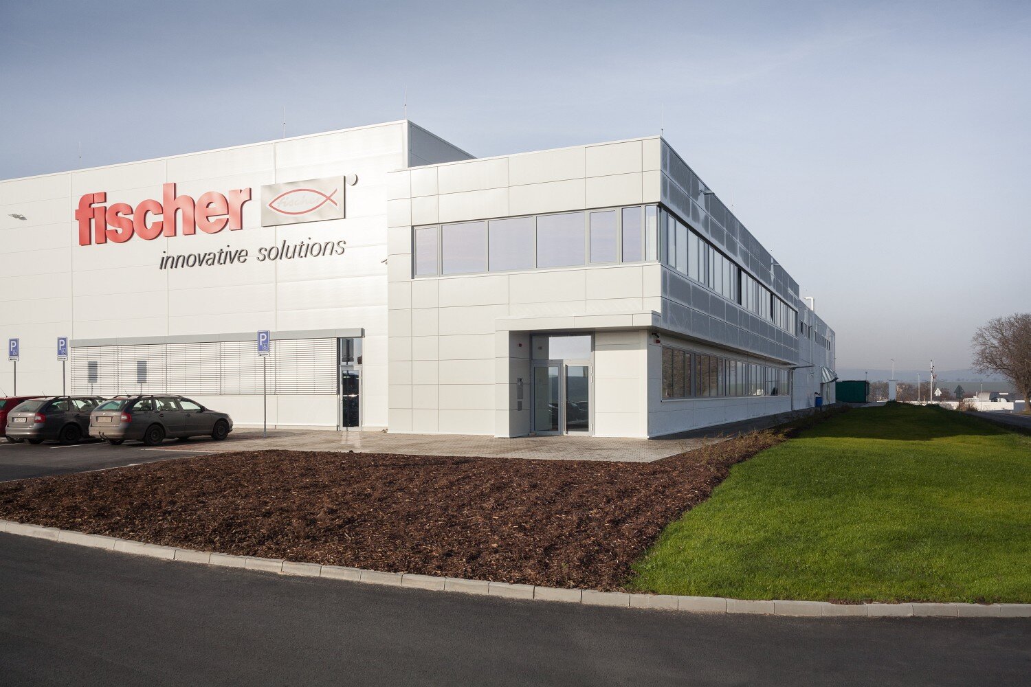 Novostavba výrobní haly Fisher automotive systems 